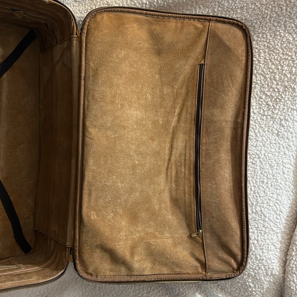 Louis Vuitton carry on luxury item - Picture 8 of 14
